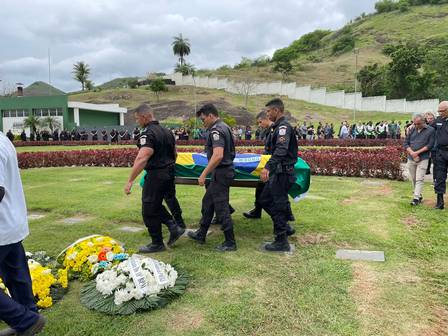 Corpo De Pm Morto Na Zona Oeste Enterrado No Rio Plant O Dos Lagos