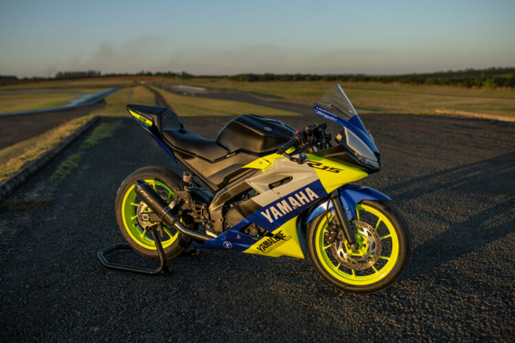 Esportiva Yamaha R Chega Ao Brasil Por R Plant O Dos Lagos