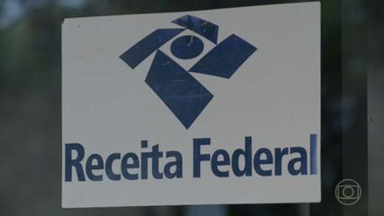 Aumenta debandada de funcionários da Receita Federal contra corte de 51% de verbas para 2022