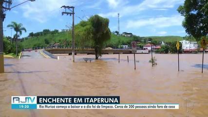 Rio Muriaé começa a baixar e Itaperuna, RJ, tem dia de limpeza