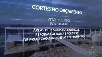 Bolsonaro sanciona Orçamento 2022 com cortes em áreas como educação, saúde e trabalho