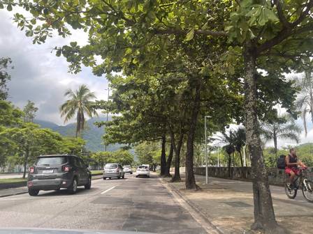 Avenida Borges de Medeiros, na Lagoa: pistas com trincas e desníveis, por causa das sucessivas operações tapa-buraco