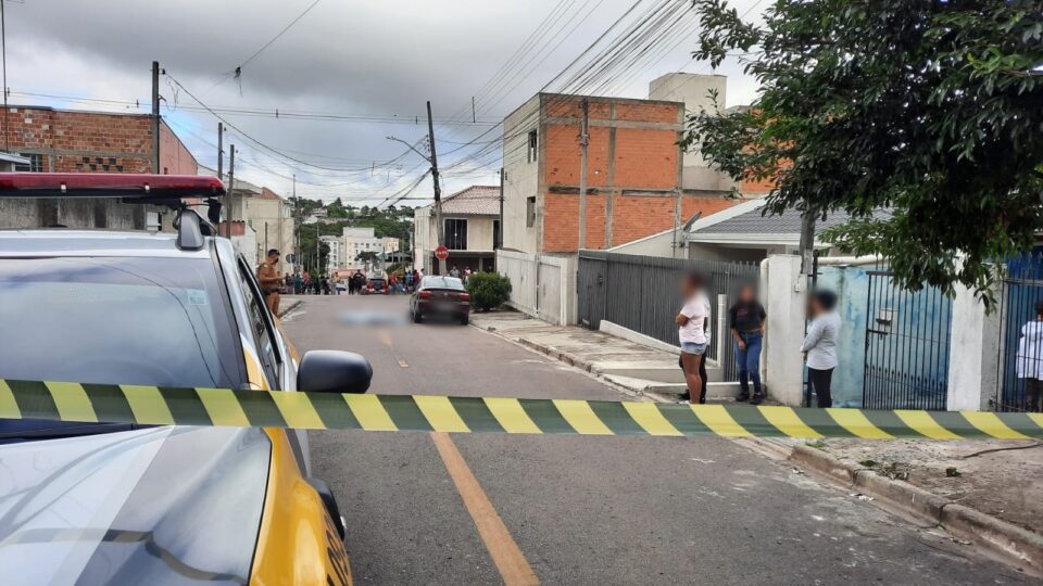 Mulher é morta com tiro na cabeça pelo marido após pedir divórcio em Curitiba