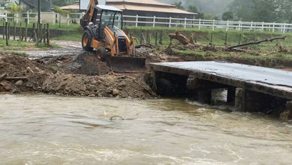 Rio Claro busca recuperar duas pontes atingidas por chuvas Rio Claro busca recuperar duas pontes atingidas por chuvas