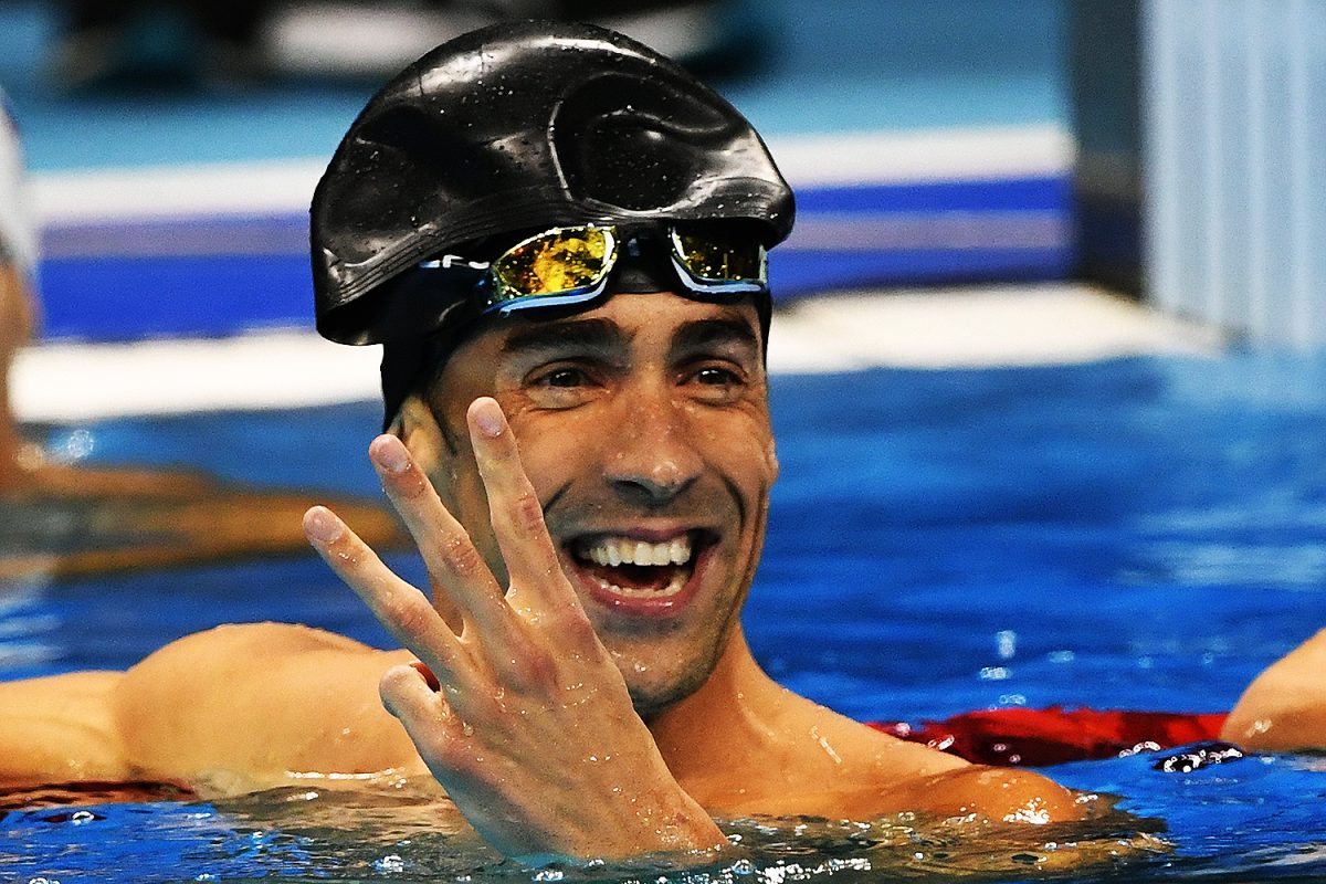 O nadador Michael Phelps se surpreende com as três medalhas de prata nos 100m nado borboleta, nas Olimpíadas Rio 2016