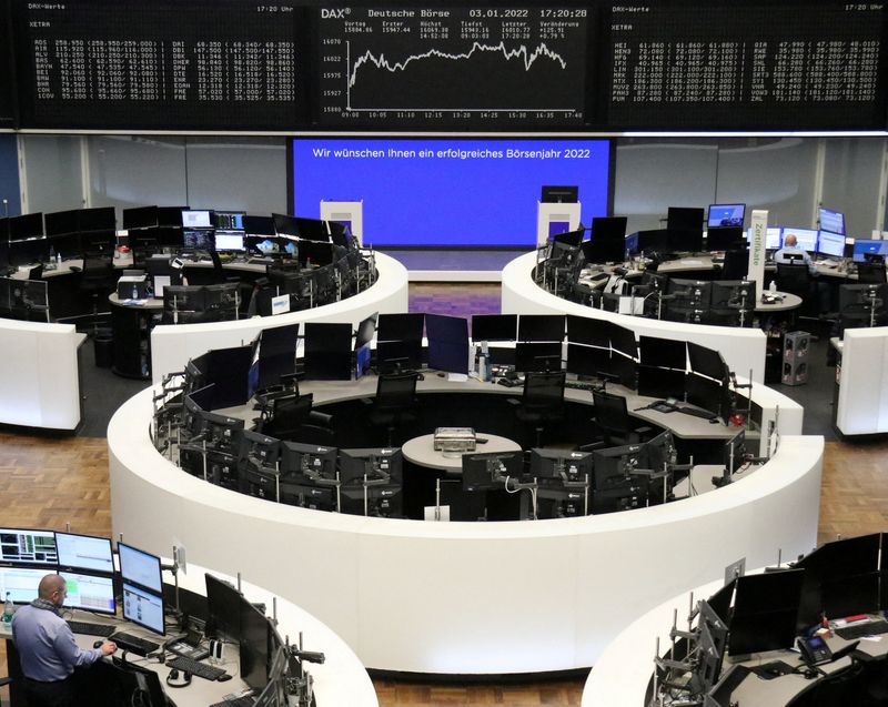 Ações de bancos e viagens impulsionam índice europeu a novo recorde