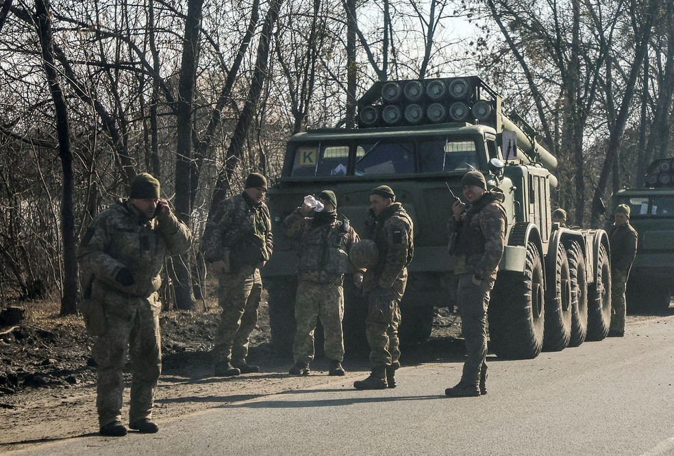 Membros do exército da Ucrânia após a invasão da Rússia, em 24 de fevereiro de 2022 — Foto: Antonio Bronic/Reuters