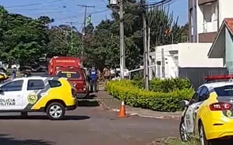 Mulher feita refém pelo marido é liberada após duas horas de negociação em Cascavel Mulher feita refém pelo marido é liberada após duas horas de negociação em Cascavel
