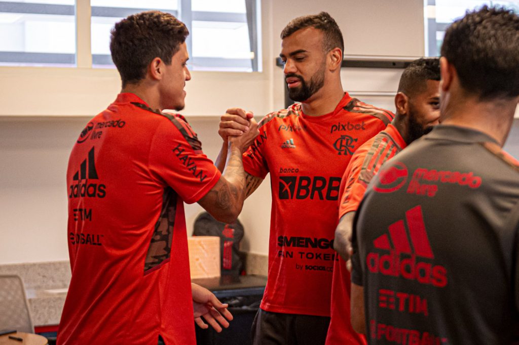Fabrício Bruno participa de primeiro treino e revela que se inspira em dois jogadores do Flamengo - Plantão dos Lagos