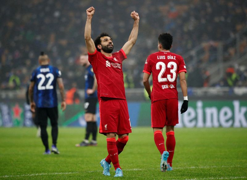 Firmino e Salah marcam no fim e garantem vitória do Liverpool sobre Inter de Milão