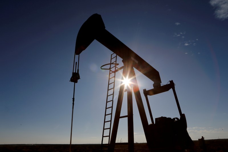 Preços do petróleo recuam após disparar com a invasão da Ucrânia