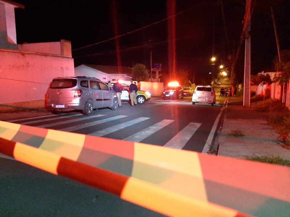 Homens são surpreendidos por atiradores e mortos em Campina Grande do Sul