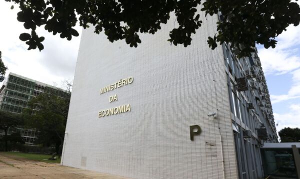 Déficit do Governo Central fica em 20,62 bilhões de reais em fevereiro Déficit do Governo Central fica em 20,62 bilhões de reais em fevereiro