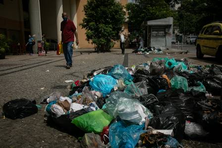 Comlurb e garis se reúnem nesta quarta-feira para tentar acordo e encerrar a greve no Rio Comlurb e garis se reúnem nesta quarta-feira para tentar acordo e encerrar a greve no Rio