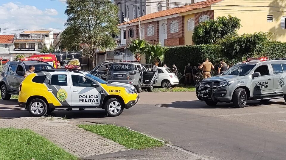 Três suspeitos que dirigiam carro roubado são mortos em suposto confronto com a Polícia Militar no Parolin