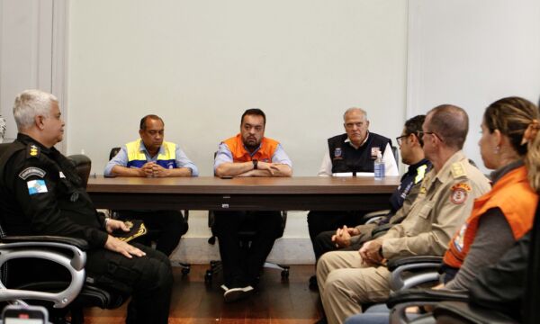 Claudio Castro vai a Petrópolis para acompanhar trabalhos de recuperação Claudio Castro vai a Petrópolis para acompanhar trabalhos de recuperação