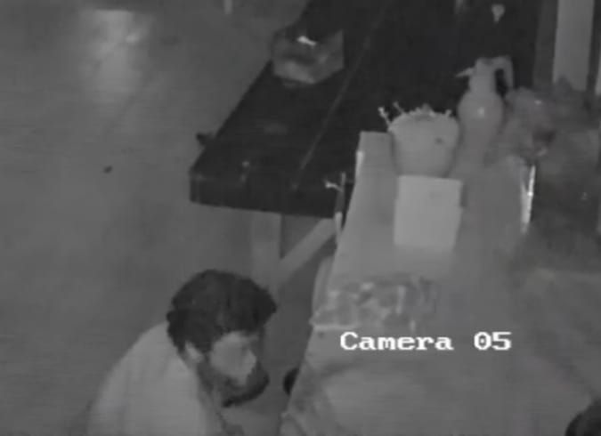 Ladrão inferniza vida de comerciante e invade estabelecimento quatro vezes em menos de um mês Ladrão inferniza vida de comerciante e invade estabelecimento quatro vezes em menos de um mês