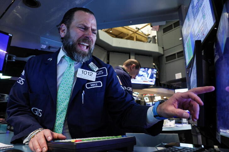 Wall St fecha em alta após conversas entre Biden e Xi e estabilização do petróleo