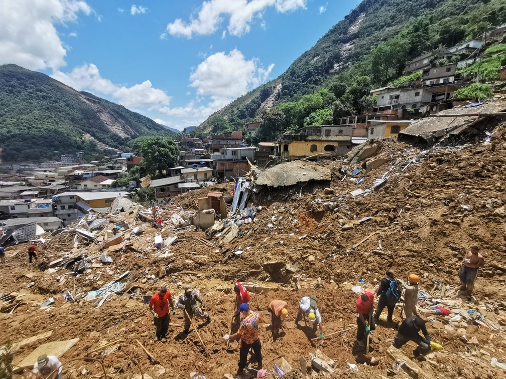 Após tragédia, aumentam denúncias de preços abusivos em supermercados de Petrópolis, diz Procon