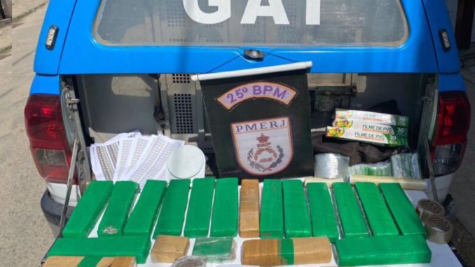 GAT APREENDE 20 KG DE MACONHA EM CABO FRIO GAT APREENDE 20 KG DE MACONHA EM CABO FRIO