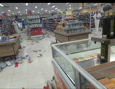 Relatos de saque no supermercado Intercontinental, na Praça de Inhaúma. Foto: Reprodução/Redes sociais