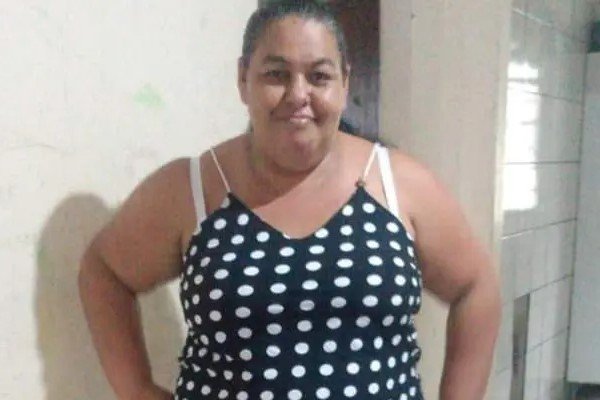 Mulher é executada com 11 tiros na frente de casa no Norte do Paraná e crime é mistério Mulher é executada com 11 tiros na frente de casa no Norte do Paraná e crime é mistério