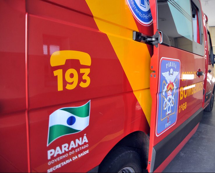 Homem é encontrado vivo com tiro na cabeça em carro abandonado