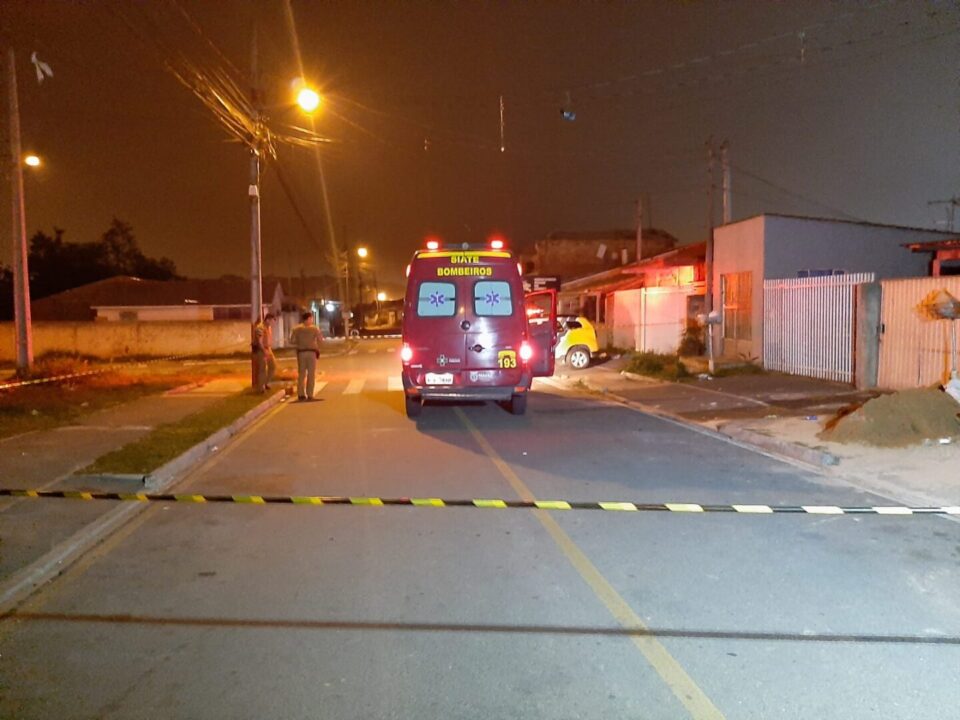 Encapuzados surpreendem morador e o executam com tiros Encapuzados surpreendem morador e o executam com tiros