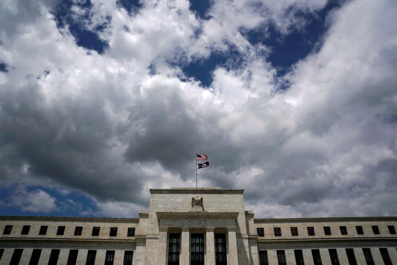 Fed concordou “no geral” com redução gradual mensal de US bi no balanço, diz ata