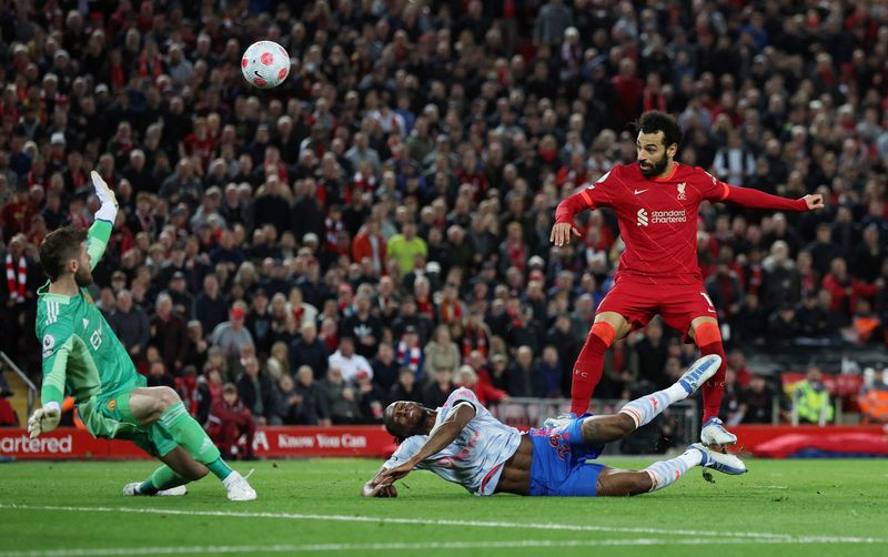 Liverpool assume a liderança após golear o United, com dois de Salah