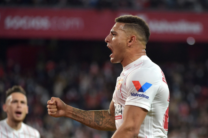 Diego Carlos trocou o Sevilla pelo Aston Villa