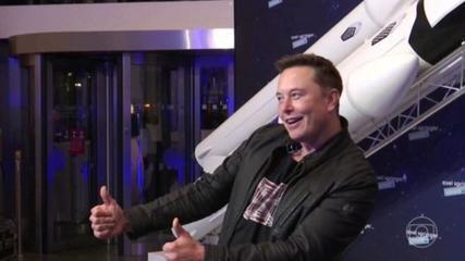 Elon Musk diz que processo para a compra de Twitter está suspenso, depois volta atrás