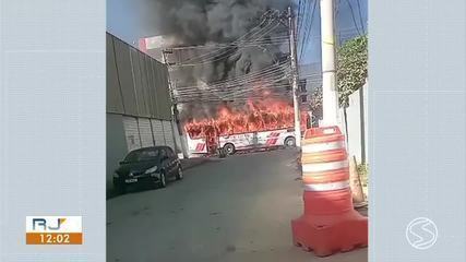 Operação da PM termina com homem morto e ônibus incendiado em Barra Mansa