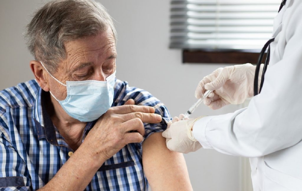 Covid-19: OMS recomenda quarta dose da vacina para idosos e imunocomprometidos Covid-19: OMS recomenda quarta dose da vacina para idosos e imunocomprometidos