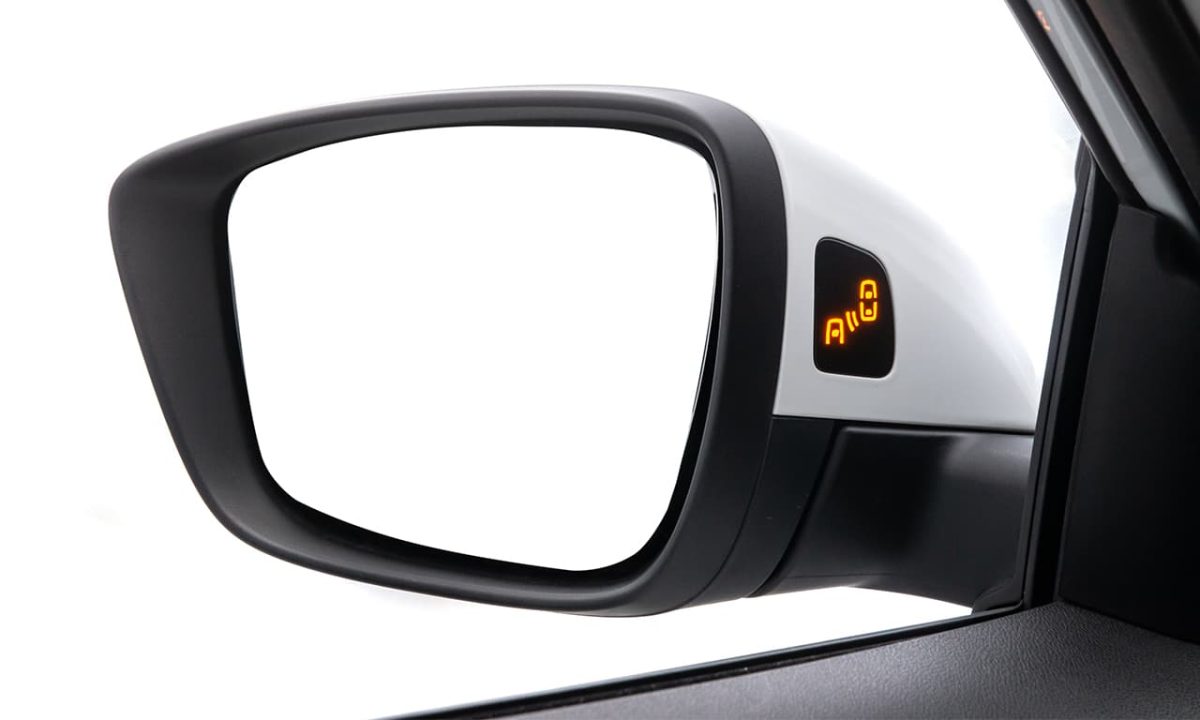 alerta de ponto cego no Chevrolet Tracker 2022