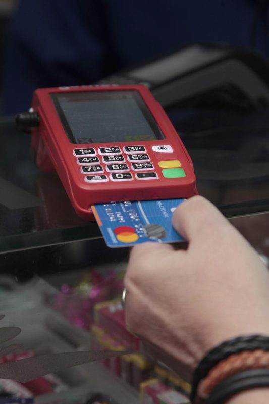 Veja dicas para usar o cartão de crédito sem cair na inadimplência