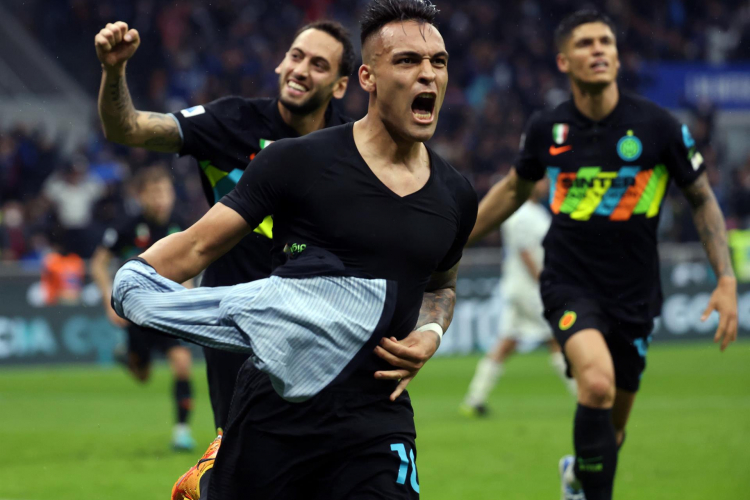 Lautaro Martínez comemorando gol com a Inter de Milão