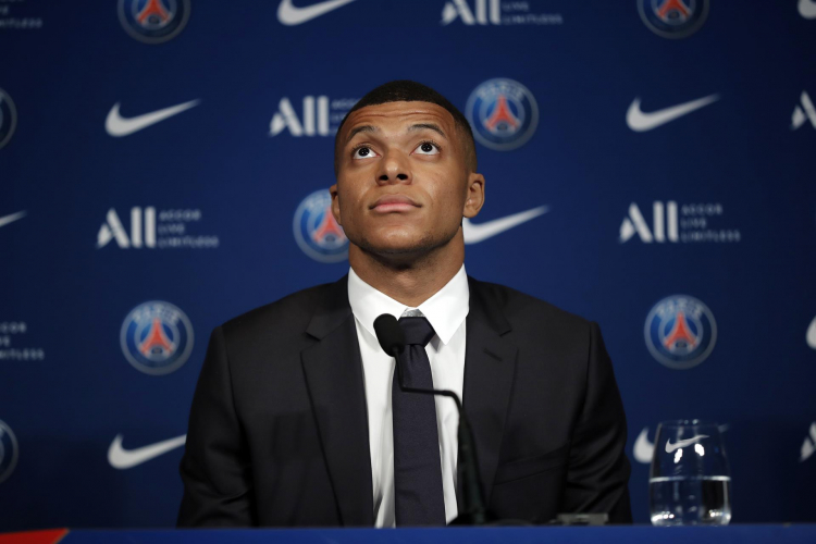 Kylian Mbappé durante entrevista coletiva no PSG