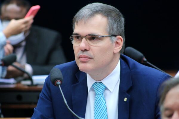 Comissão aprova obrigação de notificar violência contra idosos