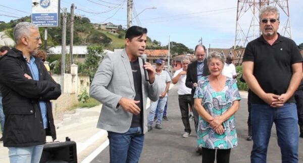 Mario Esteves inaugura mais quatro ruas asfaltadas em Ipiabas