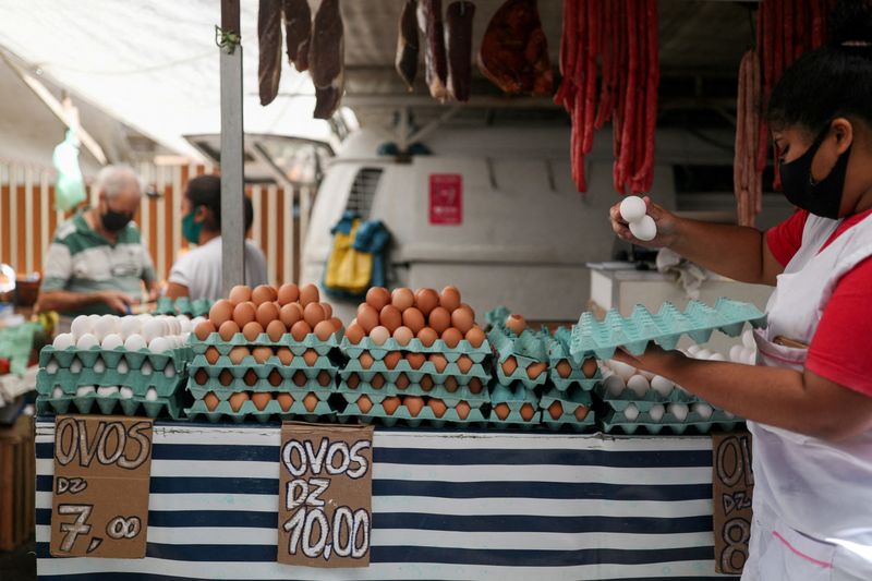 Economia volta a crescer em fevereiro, mas abaixo do esperado, mostra BC