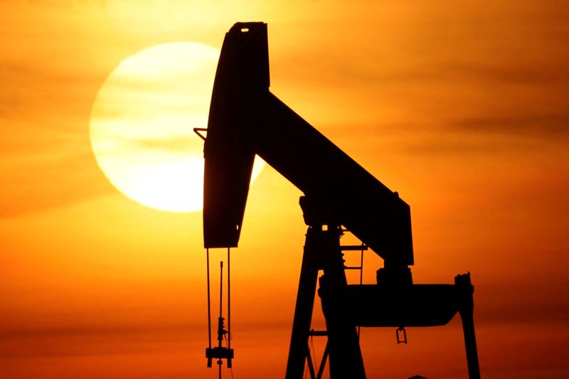 Preços do petróleo avançam mais de 1% e têm novo ganho semanal