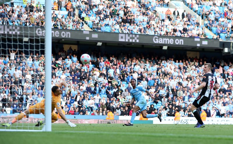Manchester City atropela Newcastle e abre 3 pontos na liderança da liga inglesa