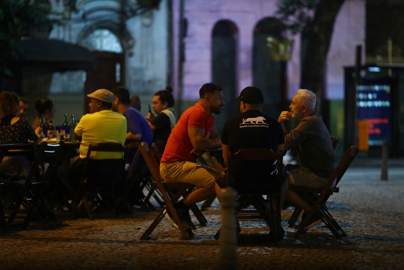 Setor de serviços do Brasil cresce 1,7% em março, acima do esperado