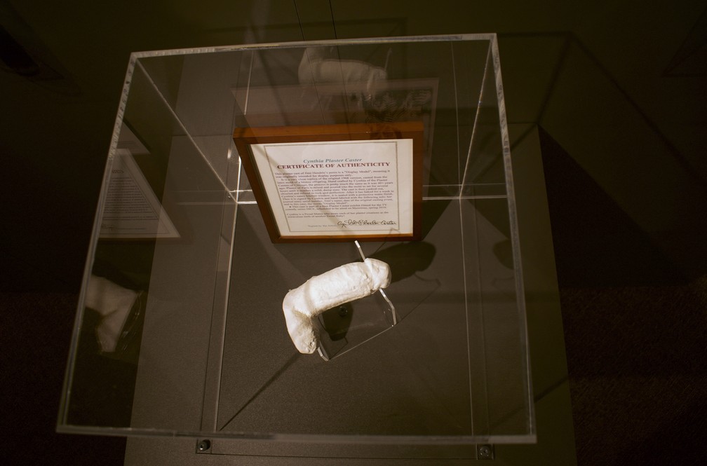 Molde do pênis de Jimi Hendrix entra em coleção de museu na Islândia