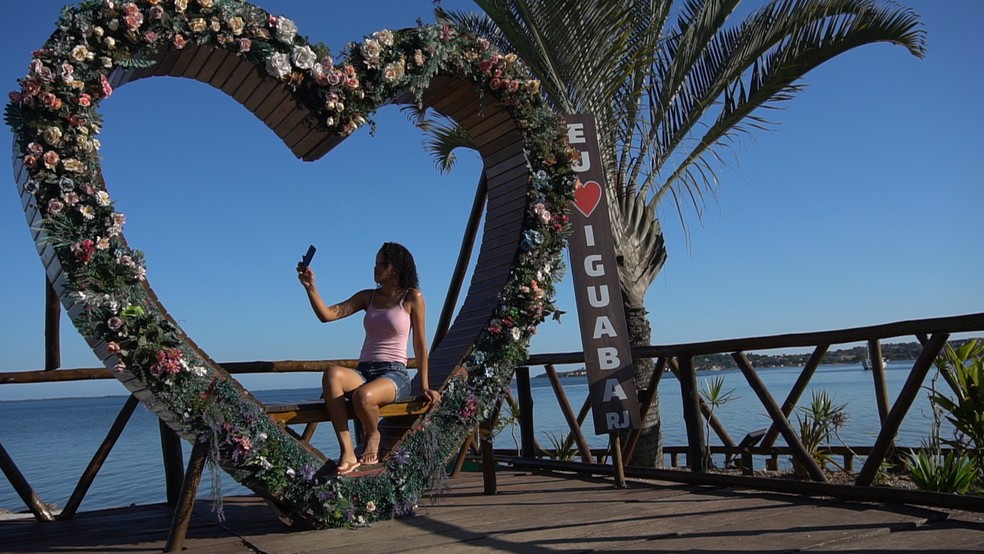 Arco de coração em um deck na Lagoa de Araruama, em Iguaba Grande — Foto: Divulgação