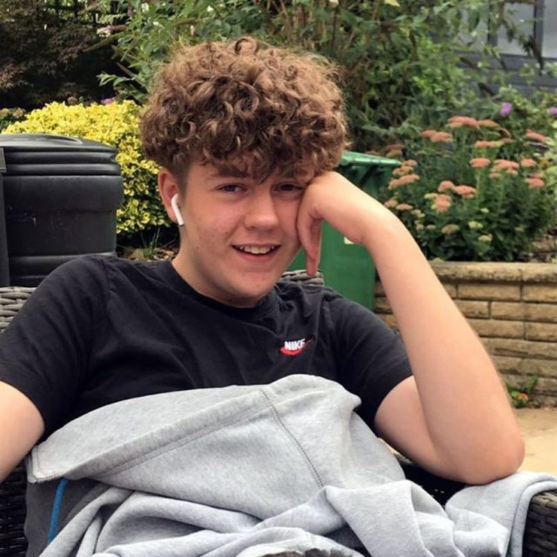 A trágica história de Olly, menino de 13 anos assassinado em trama movida por redes sociais