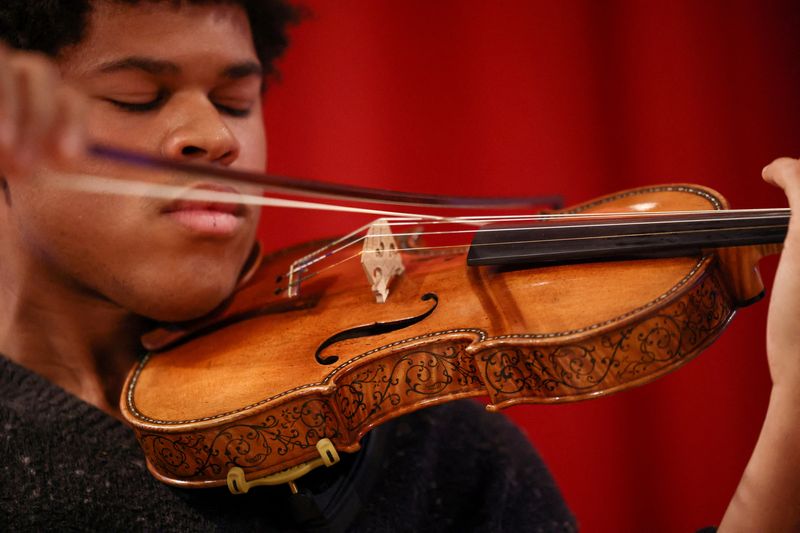 Raro violino Stradivarius pode atingir US milhões em leilão