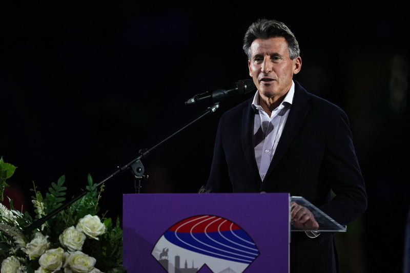Fifa e Federação Internacional de Atletismo revisam regras para transgêneros após mudança na natação