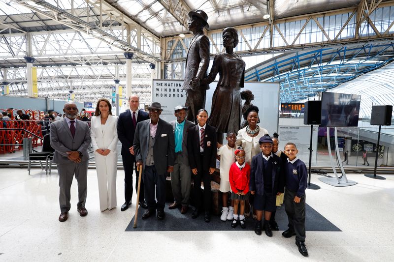 Príncipe William agradece geração “Windrush” em inauguração de memorial